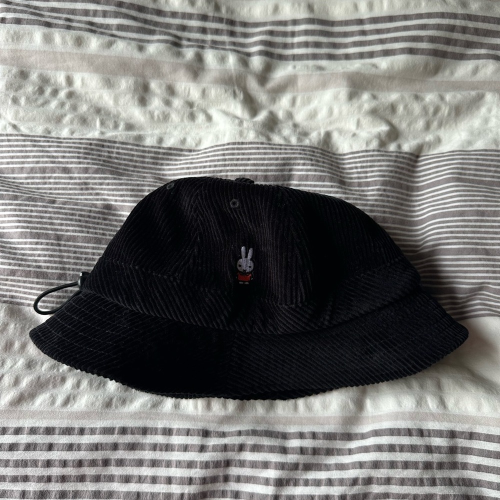 pop mini bunny corduroy black bucket hat 🐰